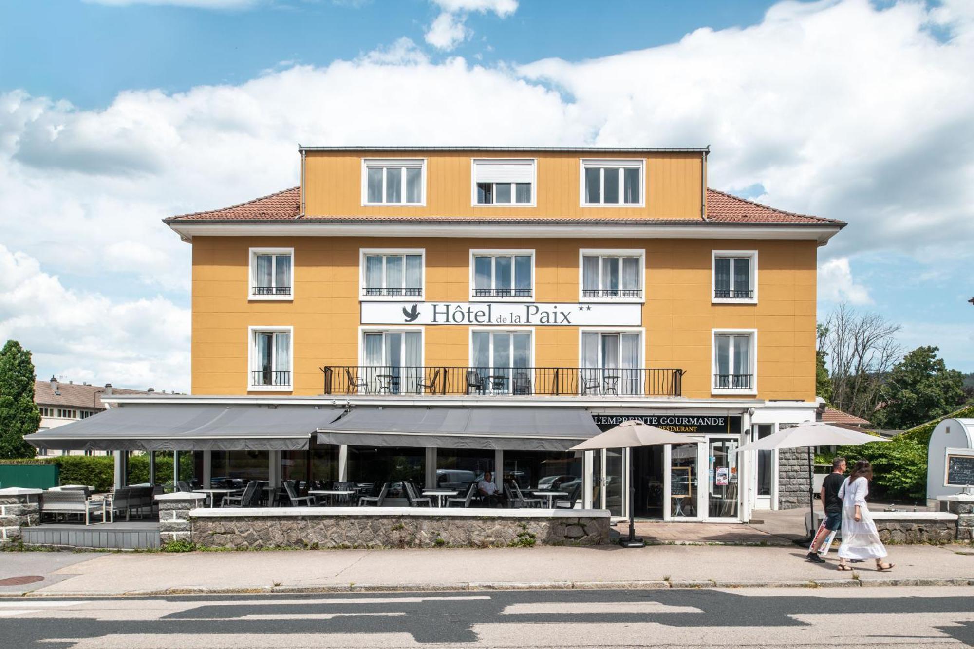 Hotel De La Paix Жерарме Экстерьер фото