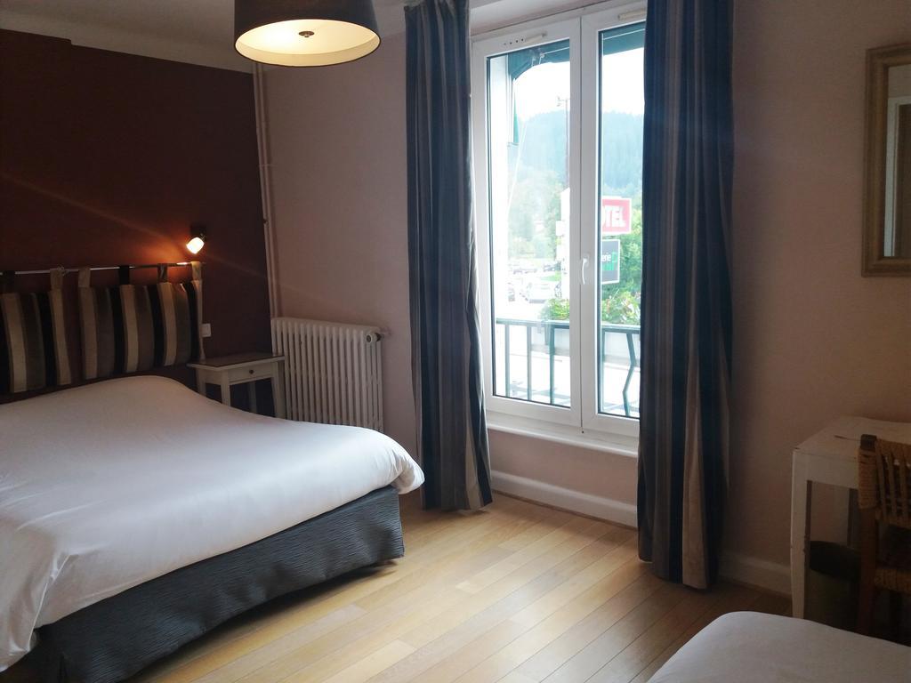 Hotel De La Paix Жерарме Экстерьер фото