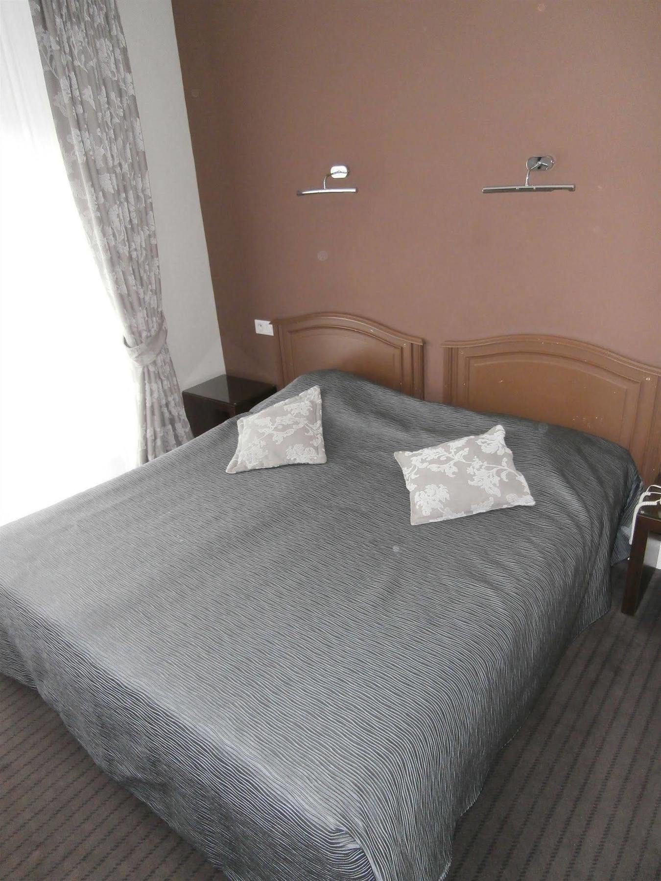 Hotel De La Paix Жерарме Экстерьер фото